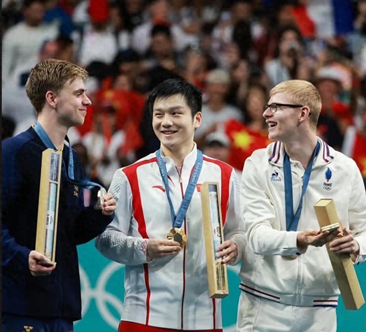 爱游戏体育官网-绿茵场上悬念丛生，热门对决引发球迷狂热！的简单介绍