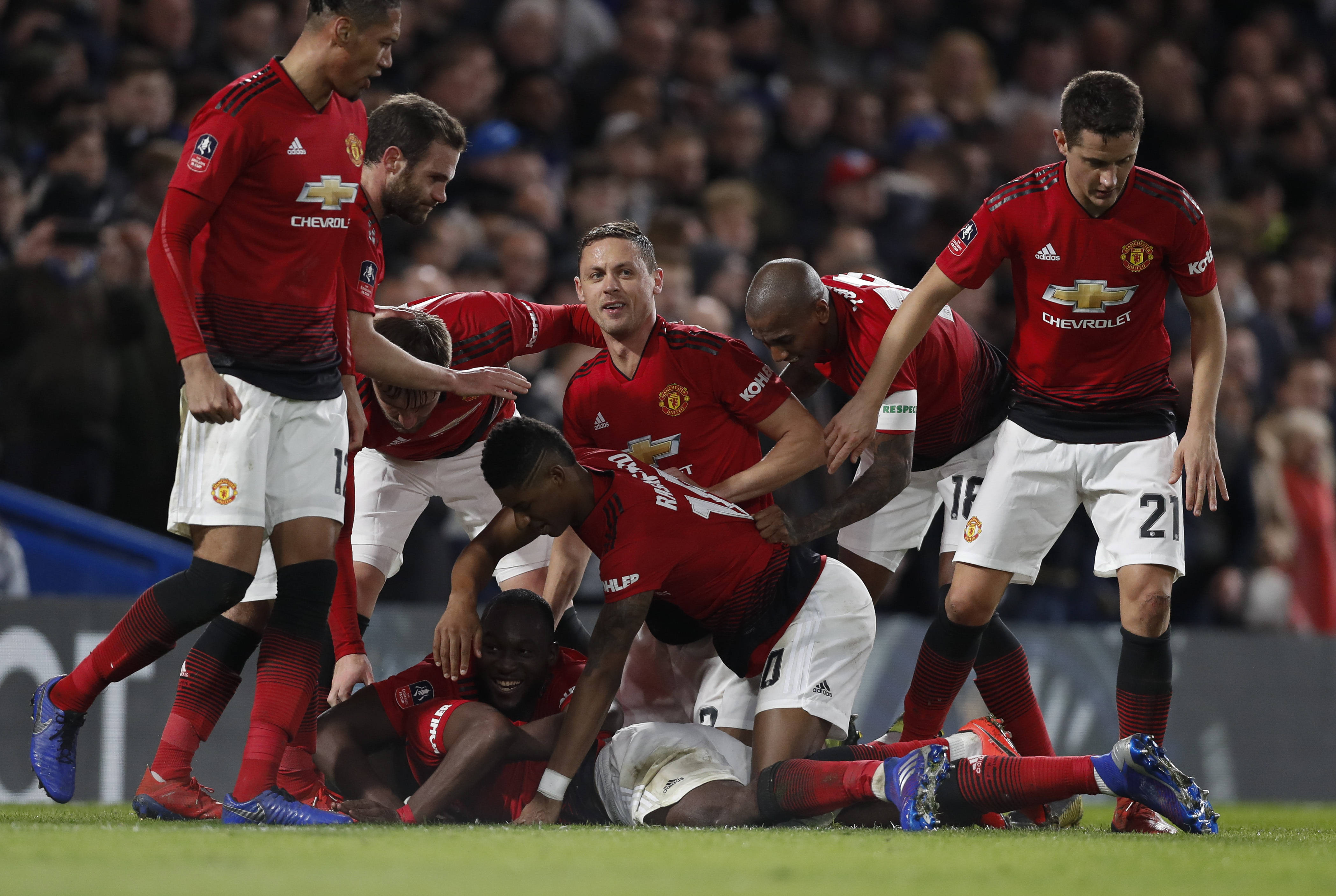 曼联中场传射助攻,英超劲旅稳坐前列 曼联中场传射助攻,英超劲旅稳坐前列