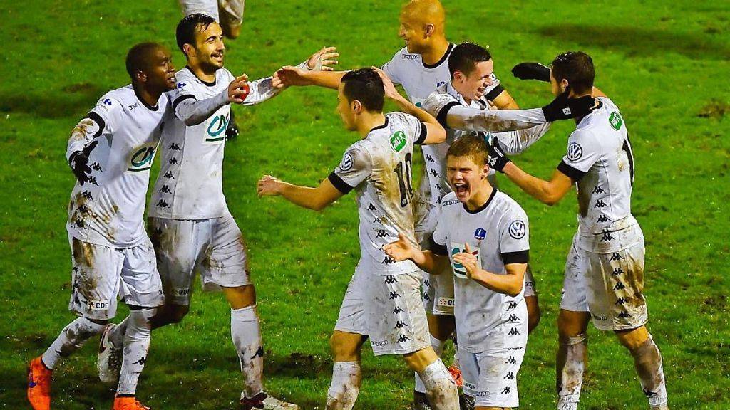 法兰克福客场失利,德甲前四席位动摇 法兰克福客场失利,德甲前四席位动摇