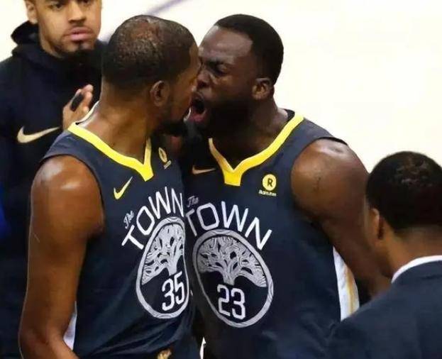 NBA球星在社交媒体上秀恩爱,引发热议 NBA球星在社交媒体上秀恩爱,引发热议