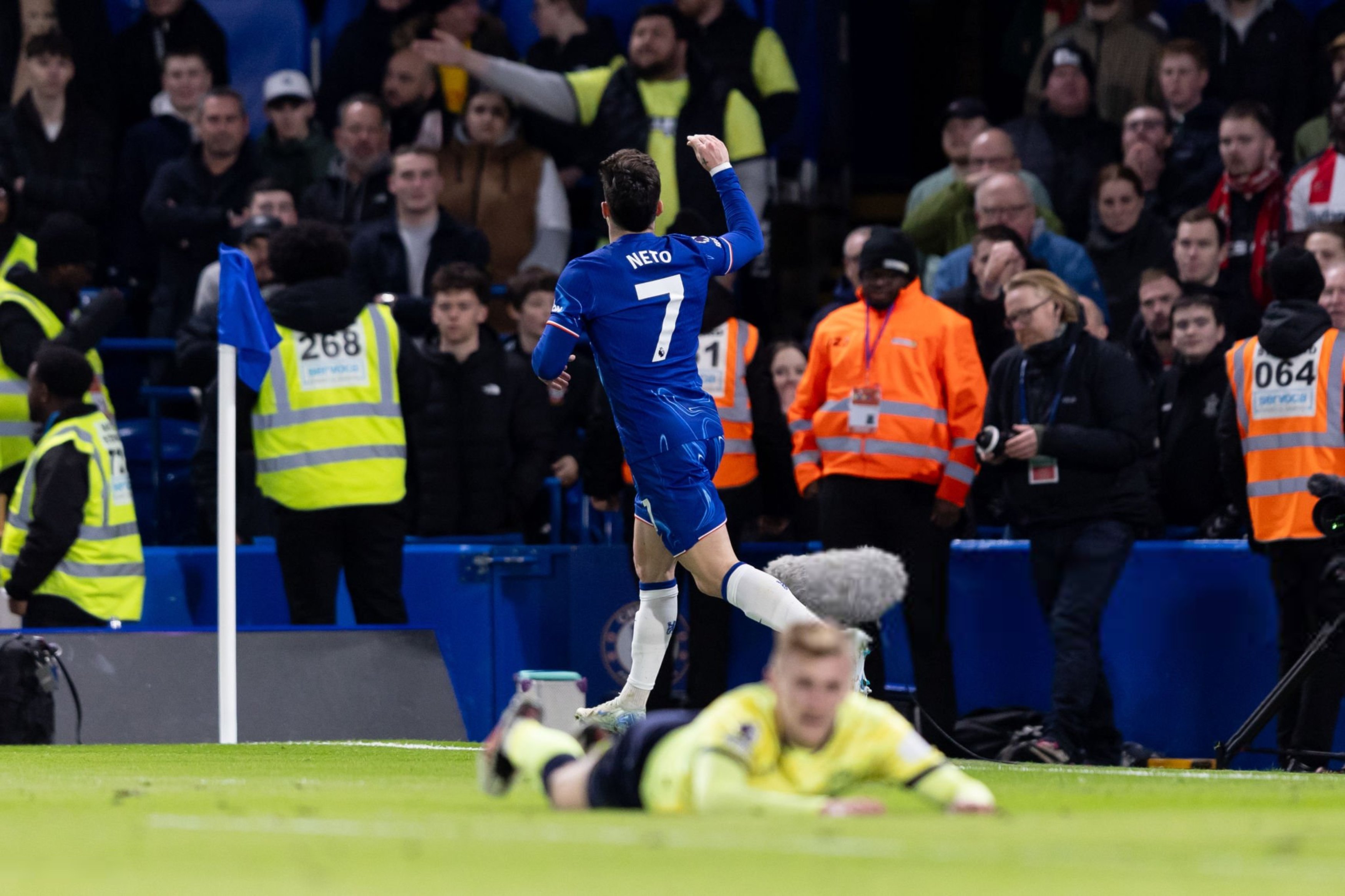 包含萨索洛主场大胜切尔诺莫尔茨,提振信心的词条 包含萨索洛主场大胜切尔诺莫尔茨,提振信心的词条