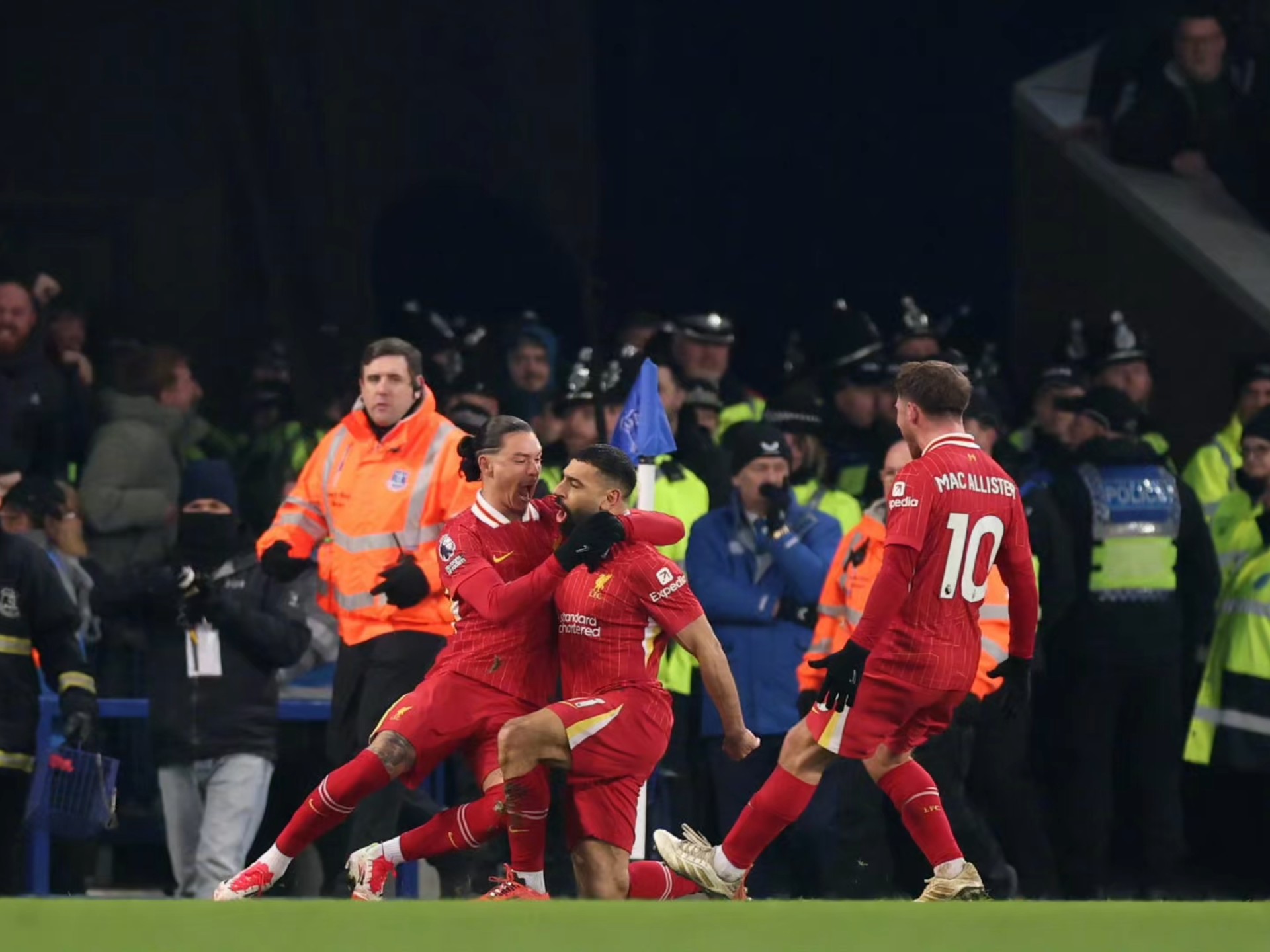 爱游戏在线登录-利物浦神锋哈兰德发挥出色，助球队取得胜利