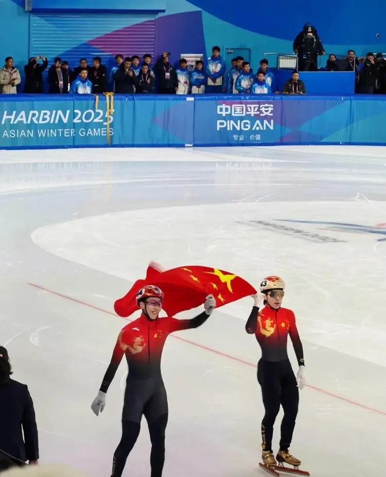 亚冠卫冕冠军再次展现实力,轻松取胜 亚冠卫冕冠军再次展现实力,轻松取胜