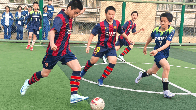 爱游戏app-足球比赛精彩纷呈，球员们奋勇拼搏的简单介绍