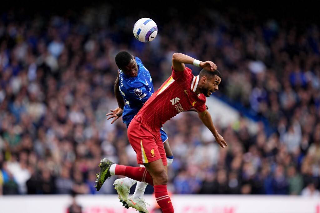 爱游戏网页版入口-利物浦球员意外受伤下场，球队战力暂时压缩的简单介绍