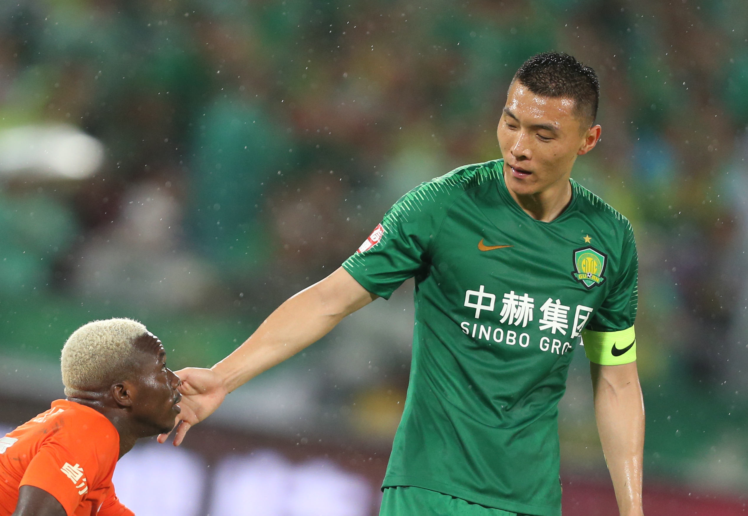 爱游戏登录入口-关于广州富力主场战胜武汉卓尔，取得两连胜的信息