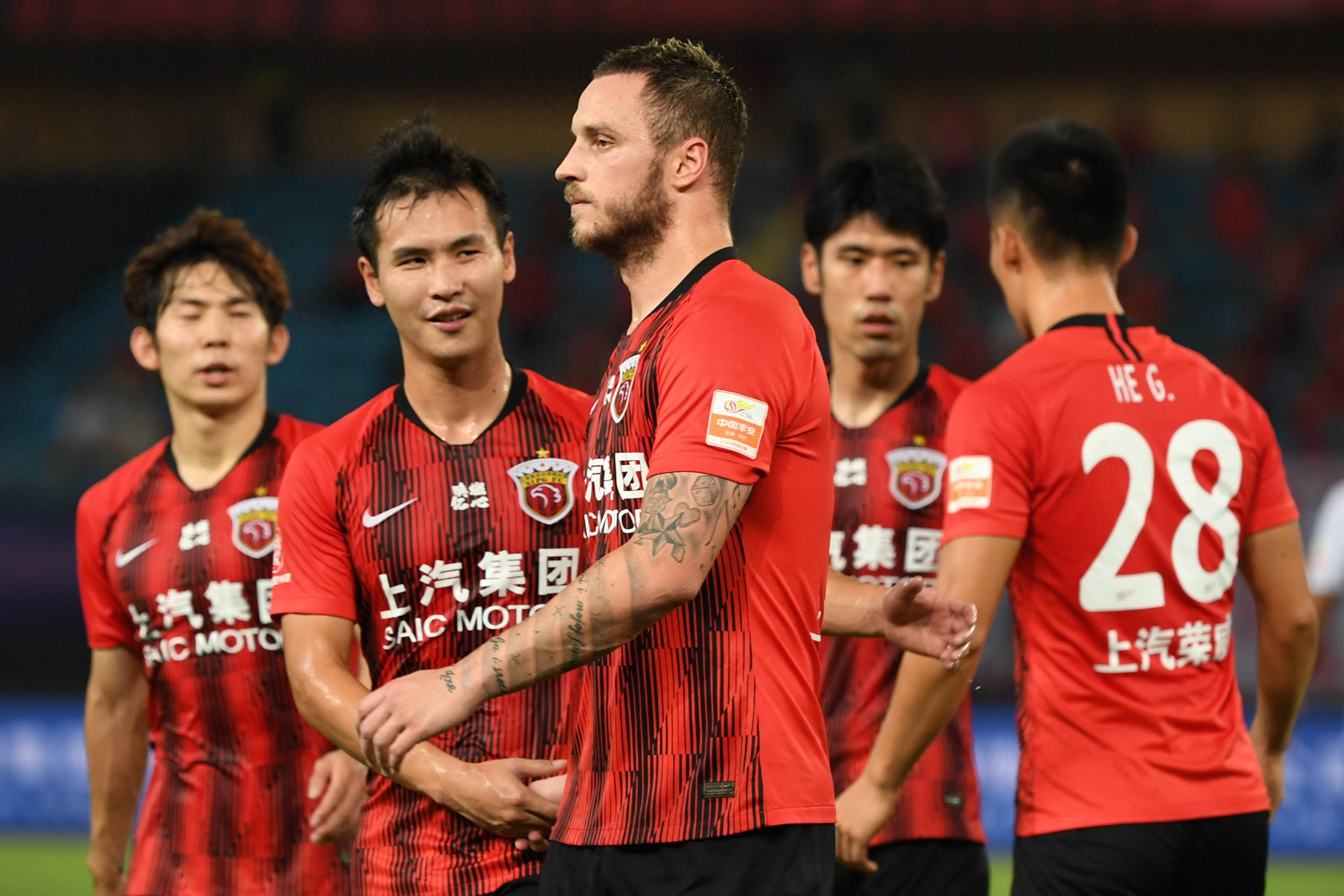 上港攻破对手门将,终结对方先开局 上港攻破对手门将,终结对方先开局