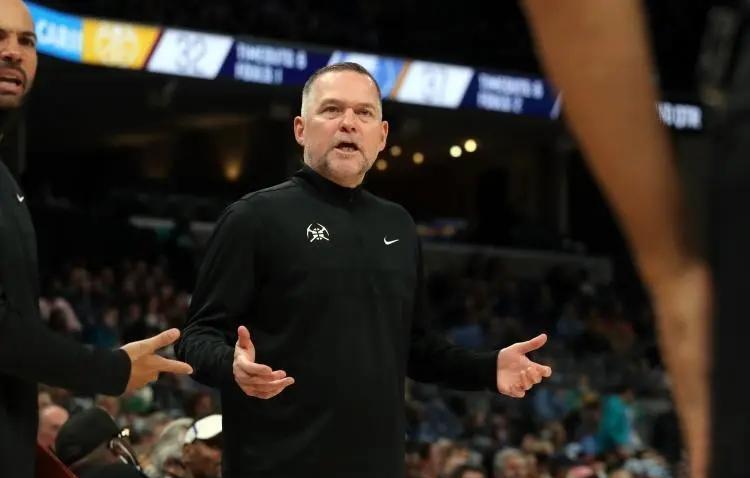 爱游戏体育官网-包含卡利亚里主帅乔治奉献爱心，帮助球队突破困境的词条