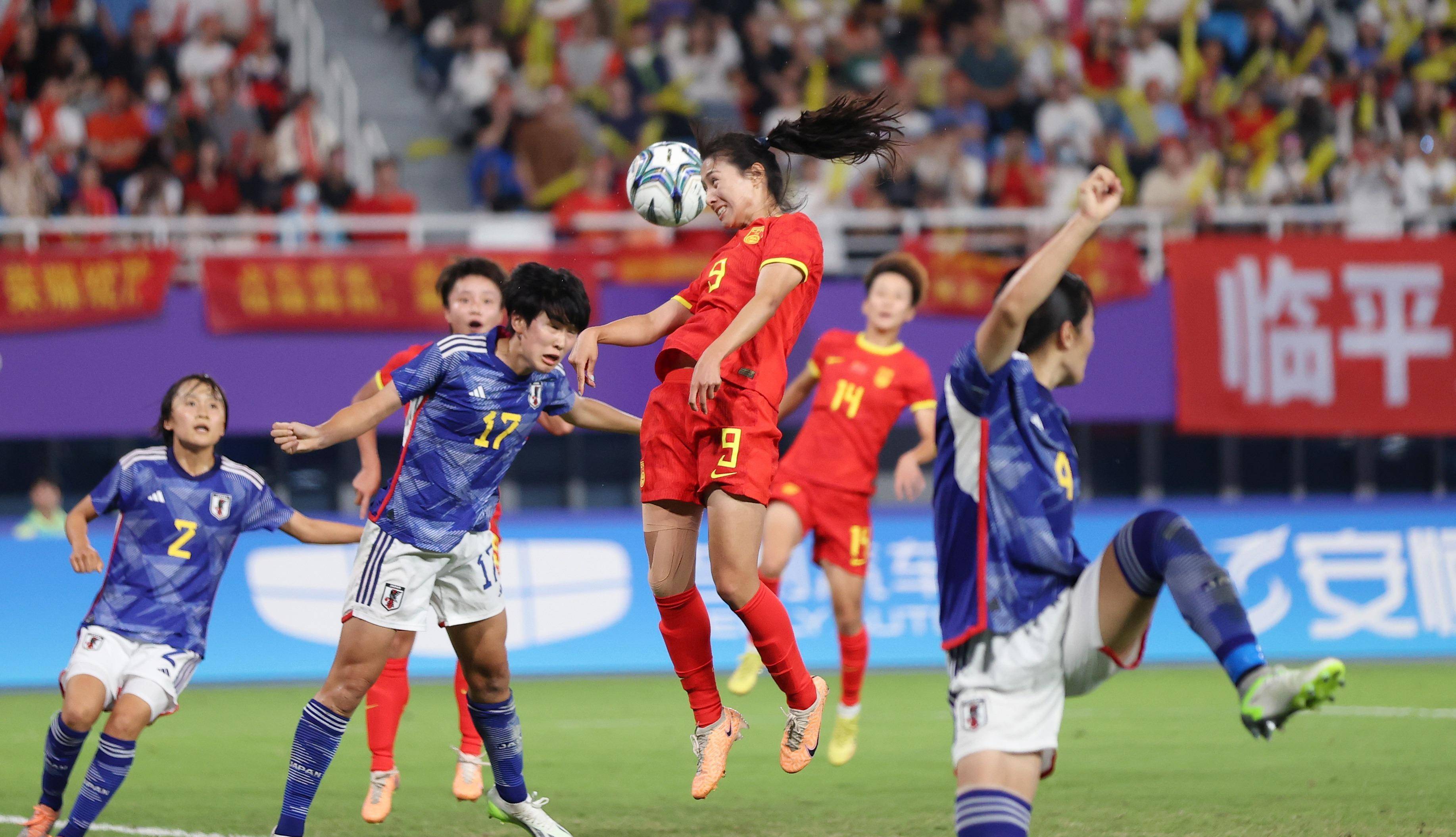 爱游戏官方入口-关于参加女足联赛的球员们尽显水平，斩获好成绩的信息