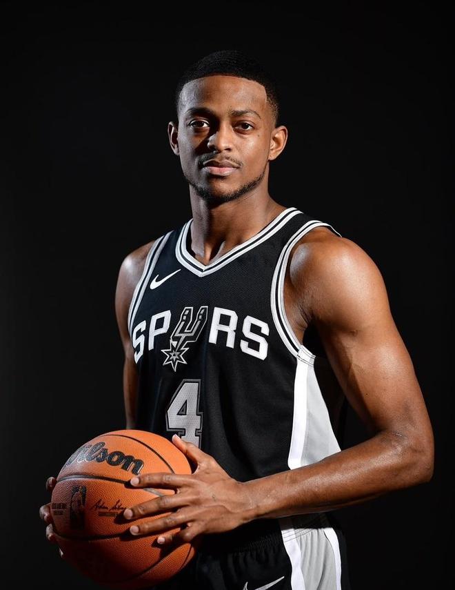 包含马刺后卫重伤,球队面临暂时人手短缺困境的词条 包含马刺后卫重伤,球队面临暂时人手短缺困境的词条