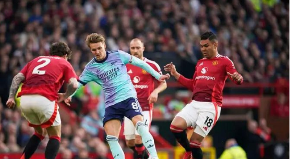 爱游戏官方登录入口-利物浦连败，英超巨人困境深重