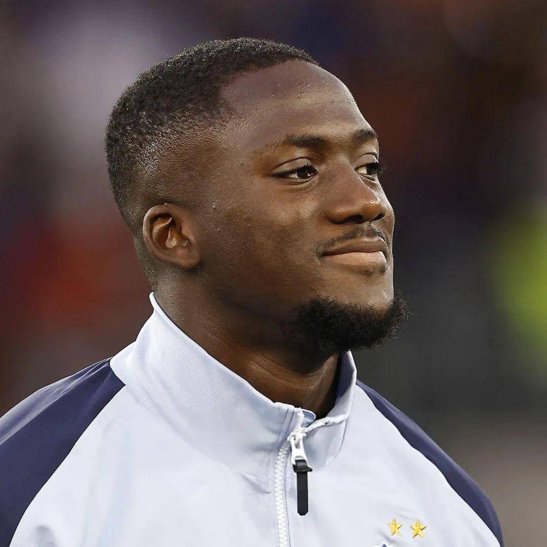 爱游戏在线登录-皇马经理竞逐英超，创新转会风向的简单介绍