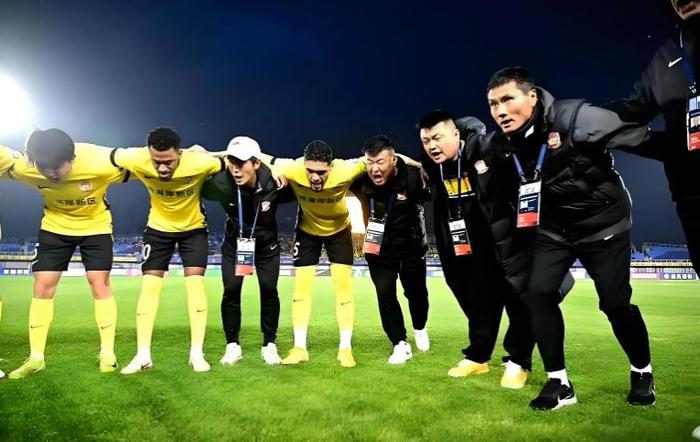 爱游戏在线-中国足球走向复苏，中超比赛逐渐焕发新生的简单介绍