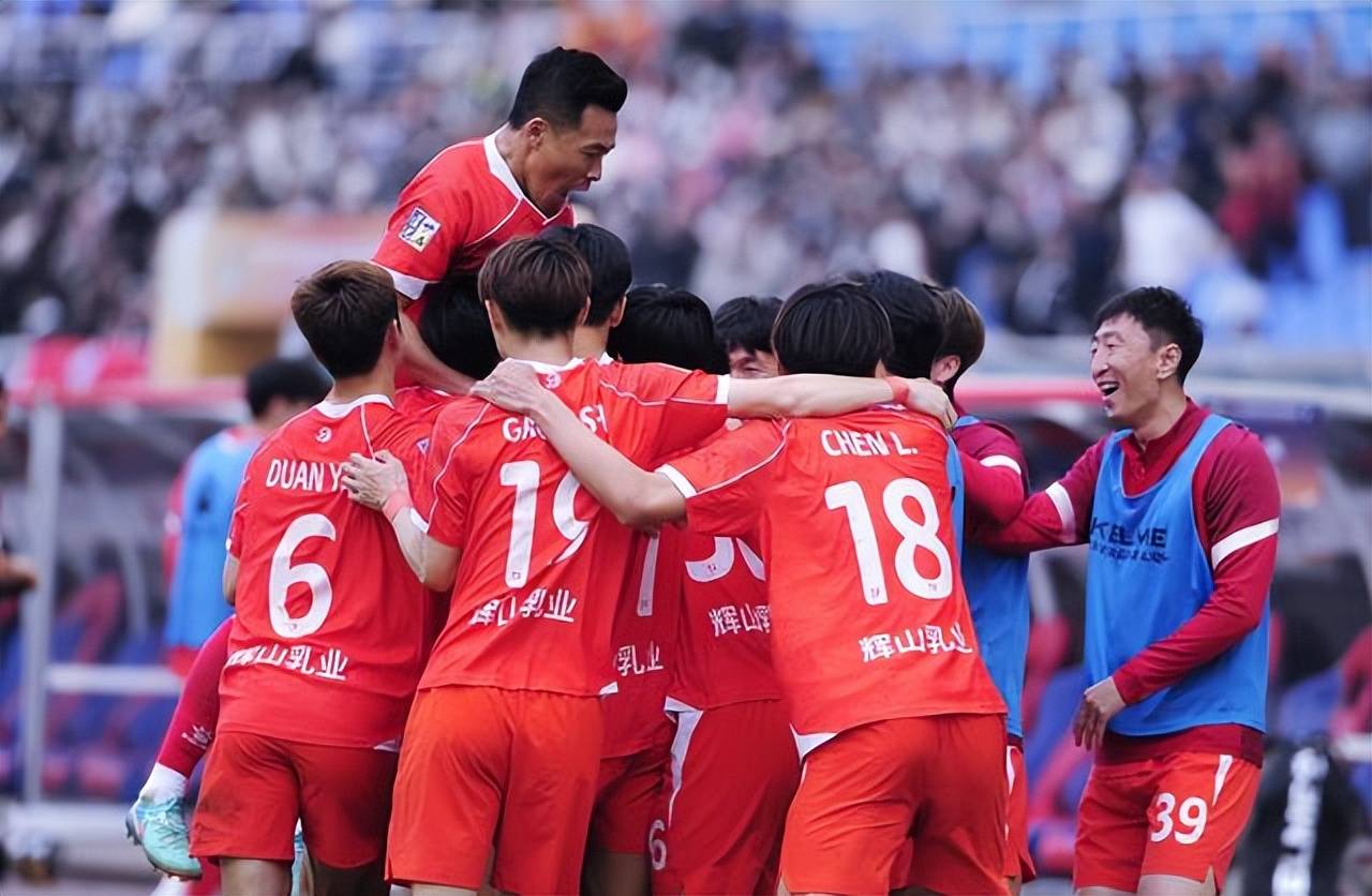 恒大前锋连续进球,个人状态火爆 恒大前锋连续进球,个人状态火爆