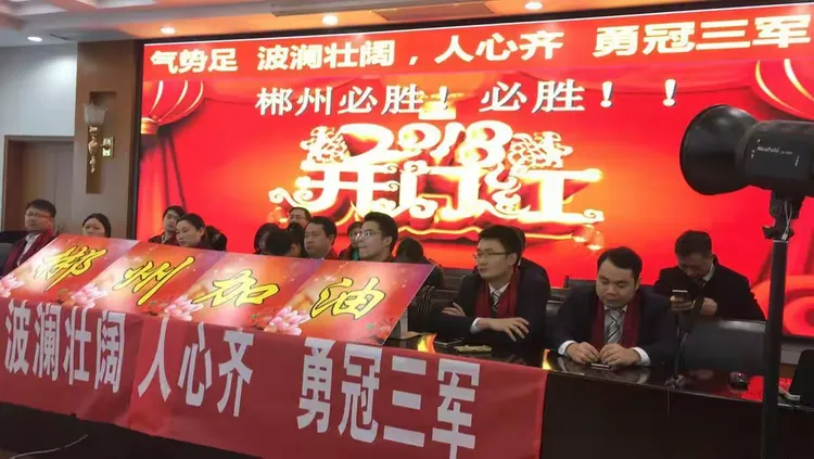 爱游戏登录入口-热情高涨：双方对决激情迸发场面火爆