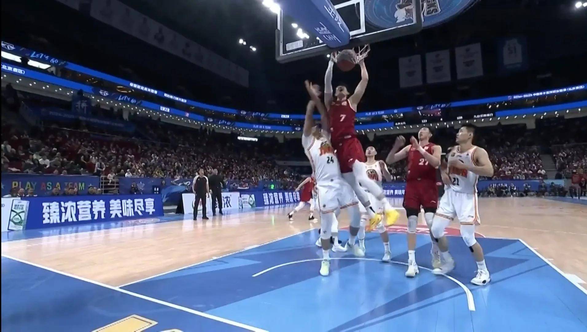 爱游戏官网-关于浙江队在比赛中展现出色，击败对手取得优势的信息