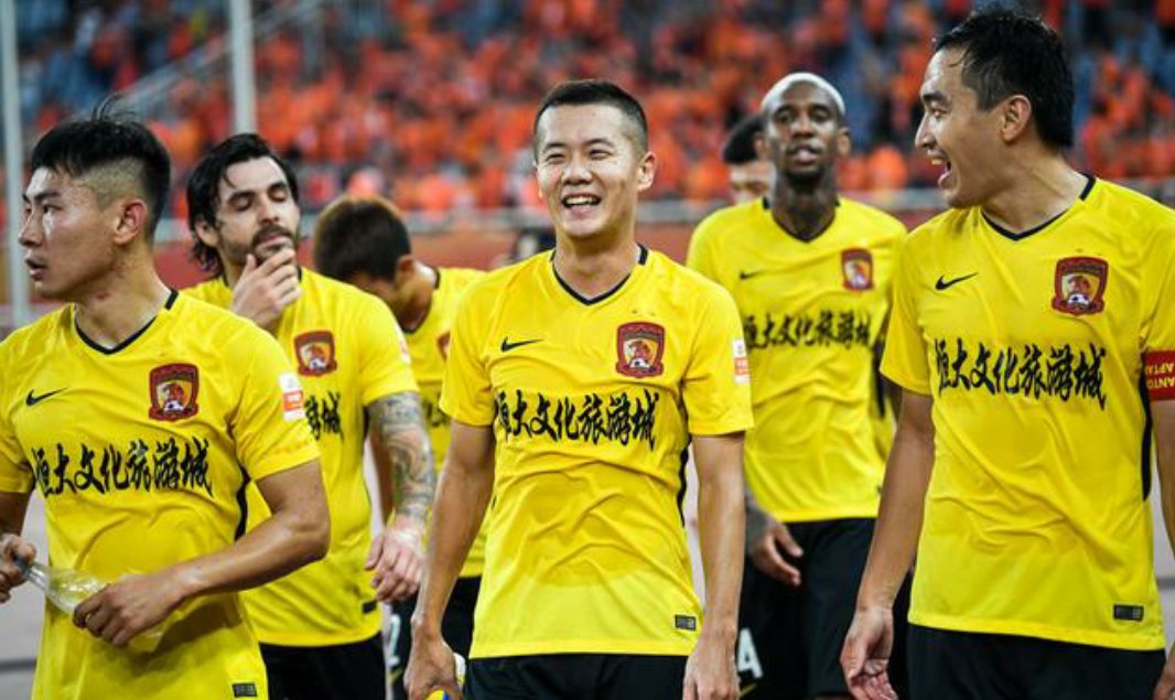 爱游戏-山东鲁能客场平局，与广州恒大握手言和