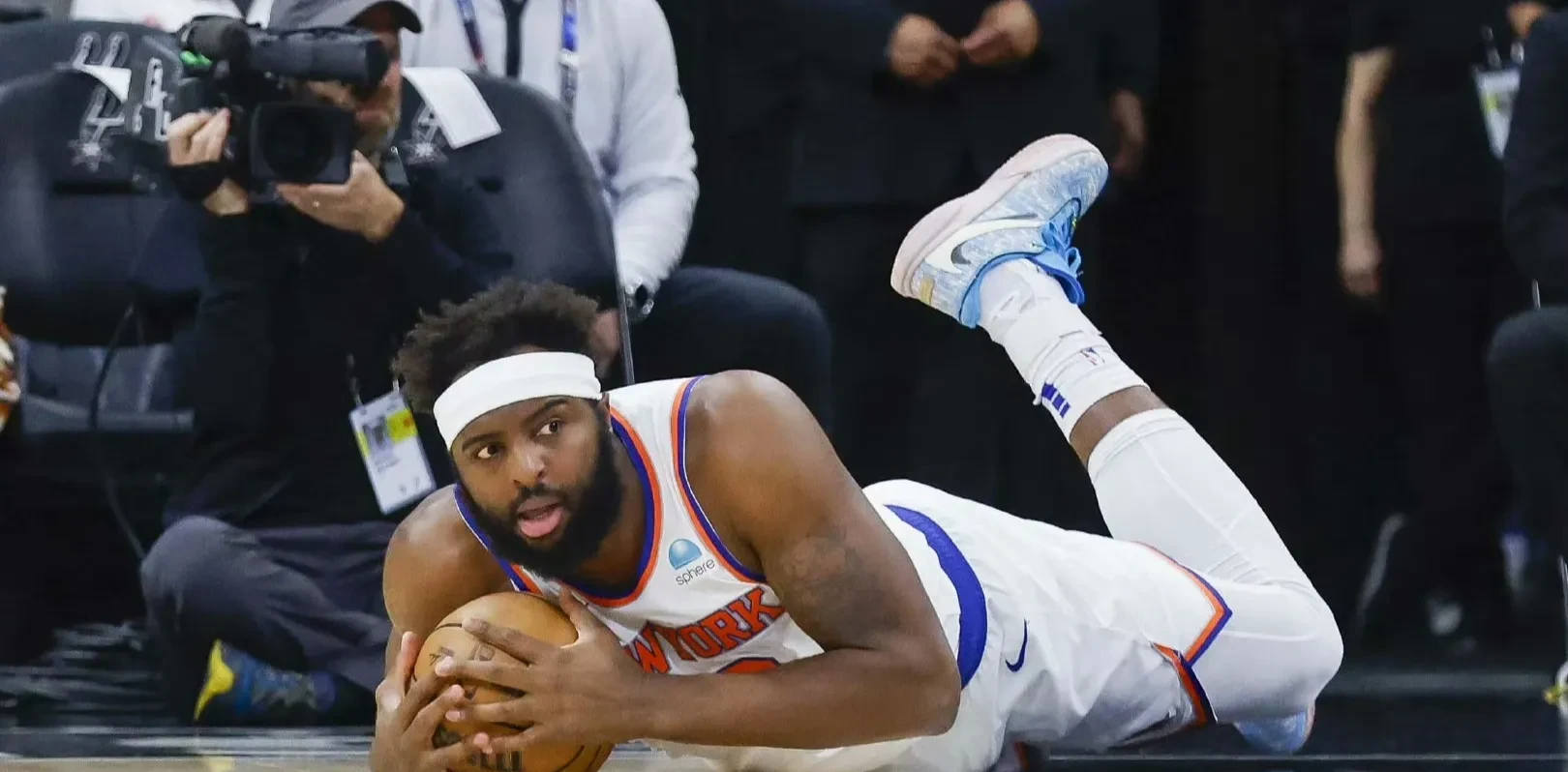 爱游戏亚洲官网-纽约尼克斯围绕明星球员策划新赛季训练