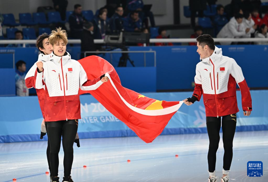 包含追逐荣耀,亚洲足球比赛中的团队壮志的词条 包含追逐荣耀,亚洲足球比赛中的团队壮志的词条