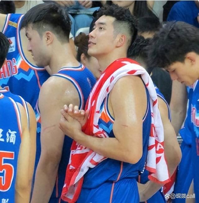 山东队在比赛中奋力一搏，赢得比赛