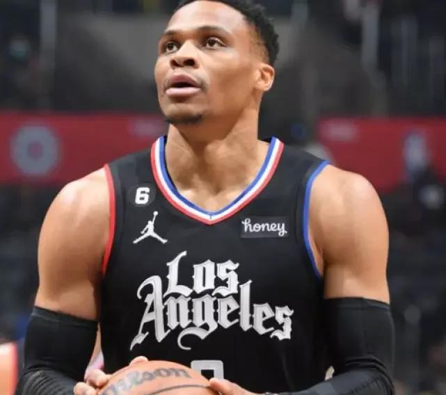 爱游戏体育官网-伦纳德传射得手鹈鹕惨败快船四连胜终结