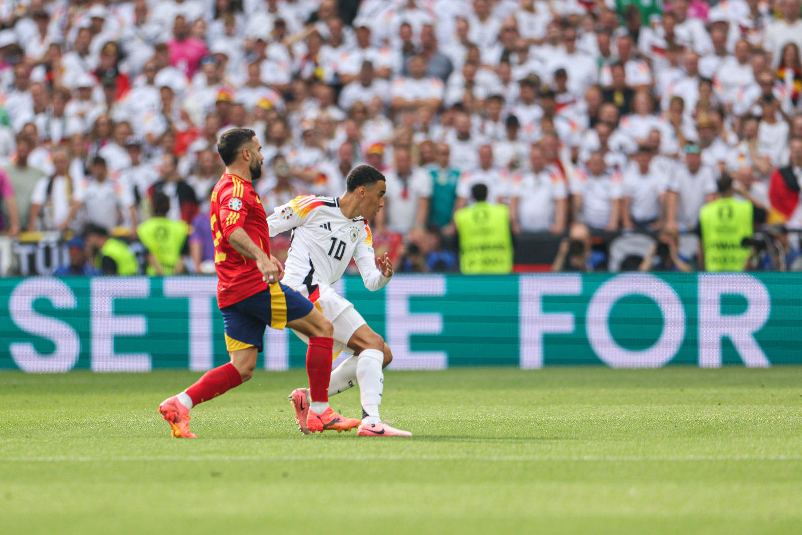 爱游戏中国官网-巅峰对决再现，欧洲顶级豪门揭开新赛季战幕的简单介绍