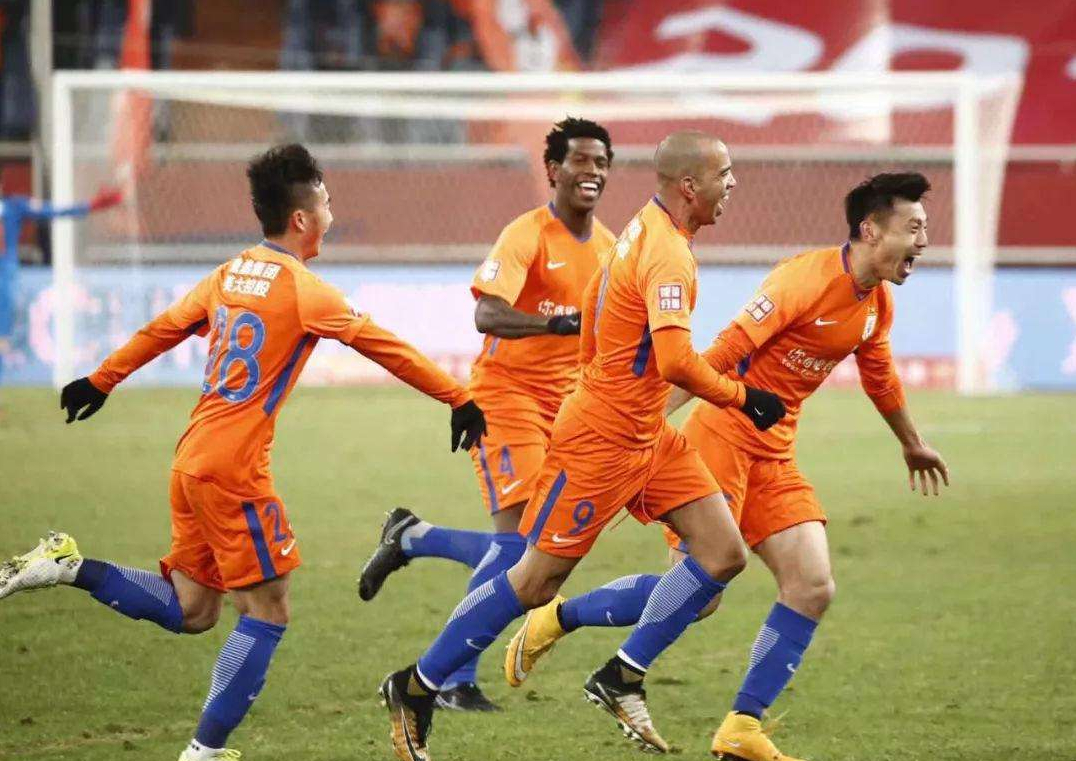 深圳佳兆业坚定防守,主场对阵山东鲁能不轻言放弃的简单介绍 深圳佳兆业坚定防守,主场对阵山东鲁能不轻言放弃的简单介绍