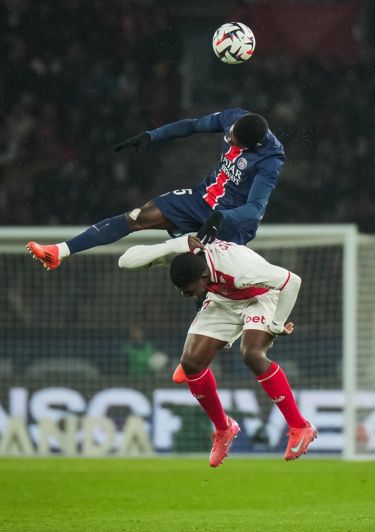 巴黎主场横扫摩纳哥，晋级四强