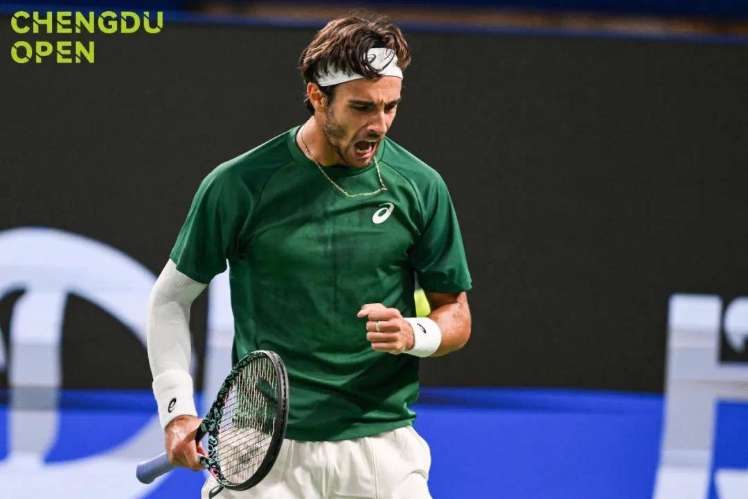 爱游戏app-欧洲运动员斩获奖杯，战绩斐然的简单介绍