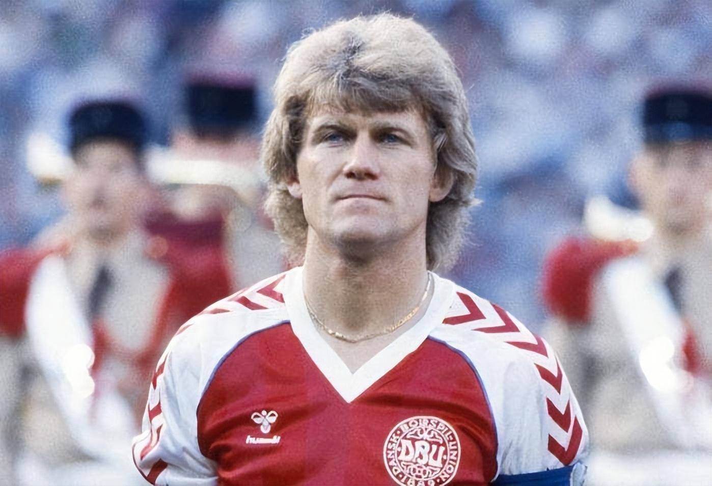 爱游戏在线-丹麦队勇夺半决赛资格，迈向冠军梦想