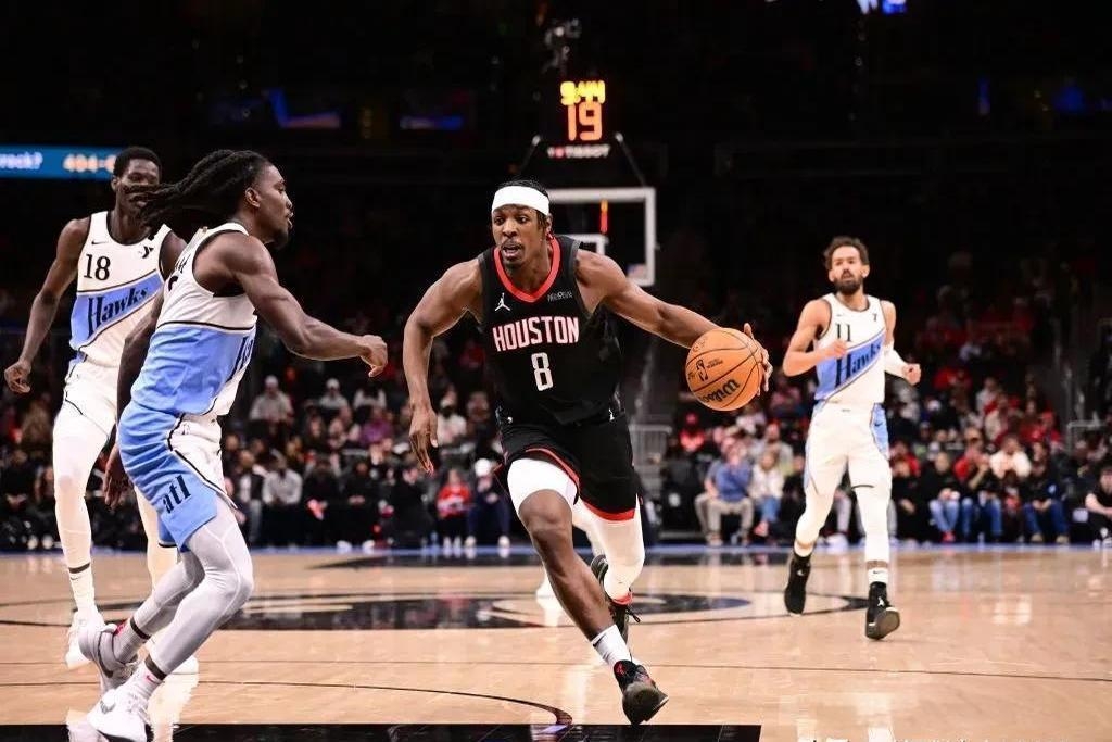 爱游戏app-火箭险胜老鹰，保持不败金身