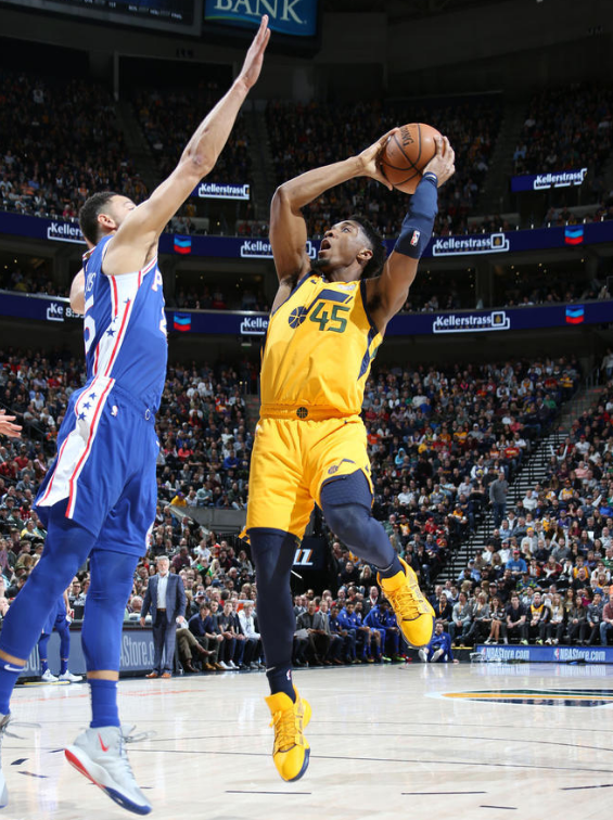 爵士惜败湖人,米切尔出场28投仅10中 爵士惜败湖人,米切尔出场28投仅10中