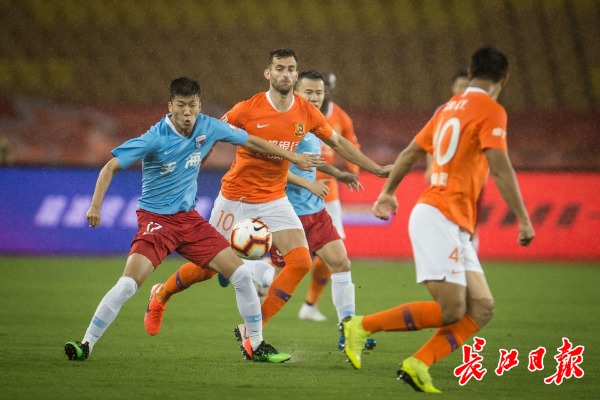 武汉卓尔客场击败天津天海,夺取胜利 武汉卓尔客场击败天津天海,夺取胜利
