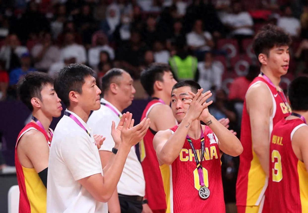 爱游戏在线登录-亚洲男篮锦标争夺激烈，新星崛起争鸣