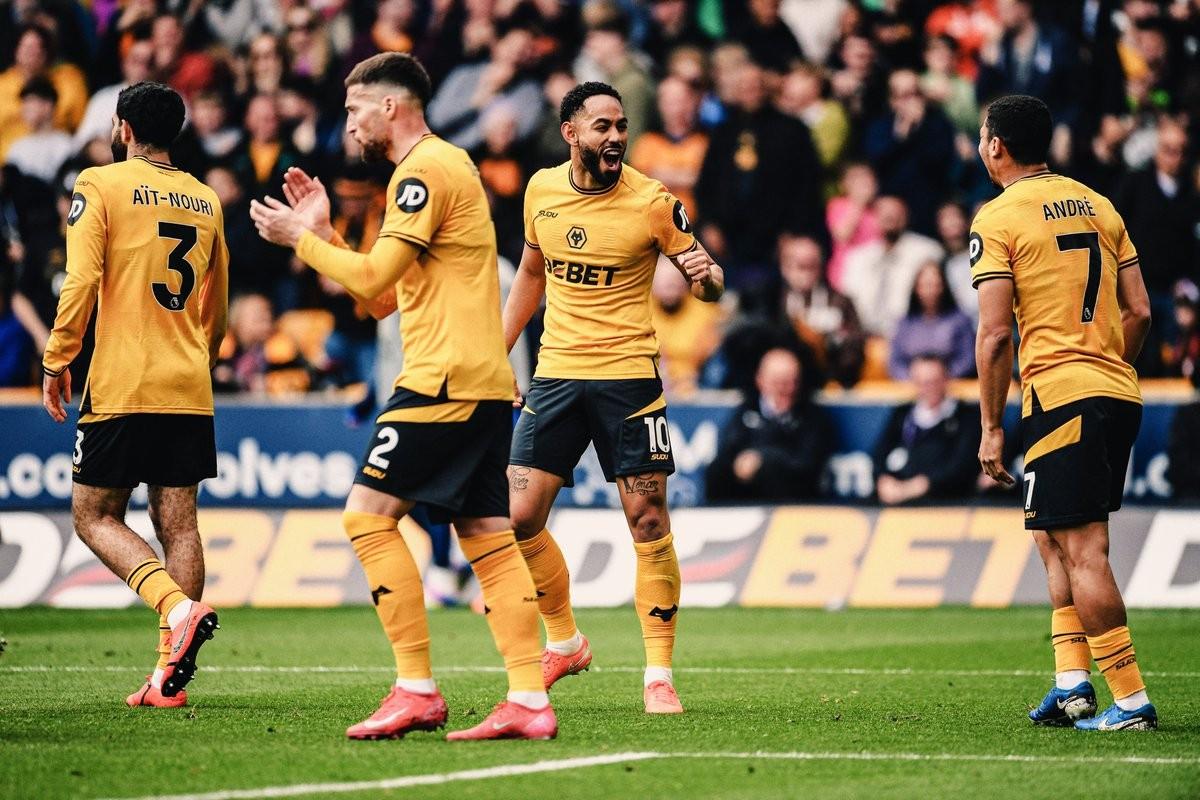 爱游戏官网-曼联客场战平狼队，未能取得全胜