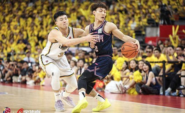 爱游戏入口-双外援在比赛中独具特色，成为焦点